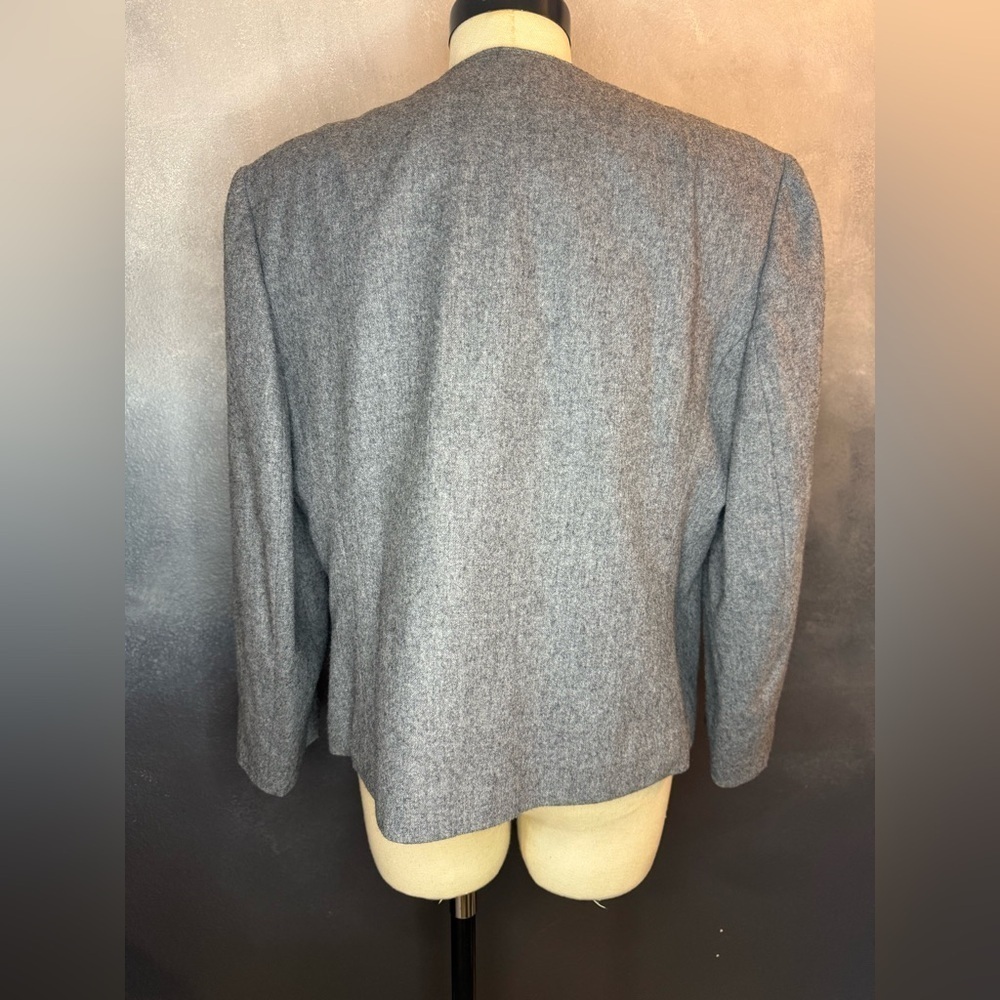 Pendleton Women’s Gray 100% Virgin Wool Blazer Jacket – Size 40 – Made in USA - Picture 3 of 10